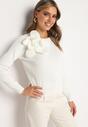 Biały Sweter z Wiskozą Ozdobiony Kwiatową Aplikacją 3D Wykończony Ściągaczami Eviyania