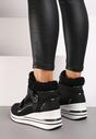 Czarne Sznurowane Sneakersy na Koturnie ze Sztucznym Futrem i Metalicznymi Aplikacjami Leridras