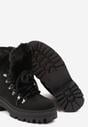 Czarne Traperki na Tłoczonej Podeszwie Ozdobione Futerkiem Taiva