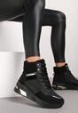 Czarne Sneakersy na Koturnie Zdobione Metalicznymi Wstawkami i Futerkiem Omedia