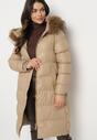 Beżowa Długa Pikowana Kurtka z Kapturem Odpinanym Futerkiem i Paskiem w Talii Serenira