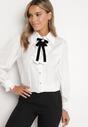 Biała Koszula z Żabotem i Dodatkową Broszką Rinnara