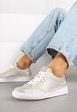 Złote Sneakersy z Przeszyciami i Perforacją z Zamszu Tulnelia