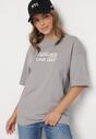 Szara  Koszulka T-shirt z Bawełny z Napisami i Nadrukiem na Plecach Danirsa