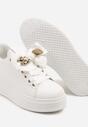 Białe Sneakersy Ozdobione Kokardą i Metaliczną Aplikacją Wilselia