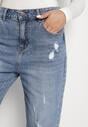 Niebieskie Jeansy o Kroju Boyfriend Zdobione Przetarciami Hanorie