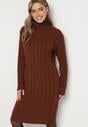 Brązowa Sweterkowa Sukienka z Golfem Ozdobiona Tłoczeniem Lanika