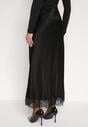 Czarna Satynowa Spódnica z Wiskozy Ozdobiona Koronką Fedare