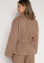 Beżowy Krótki Płaszcz z Wiskozą o Pudełkowym Kroju z Wiązanym Paskiem i Kołnierzem Tusilia