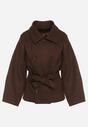 Brązowy Krótki Płaszcz z Wiskozą o Pudełkowym Kroju z Wiązanym Paskiem i Kołnierzem Tusilia