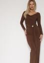 Brązowa Dopasowana Sukienka z Ozdobnym Marszczeniem Trenem i Rozcięciem Alutria