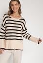 Czarno-Kremowy Sweter o Kroju Oversize z Motywem Pasków Irtusa