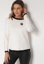 Biały Sweter Ozdobiony Paskami i Aplikacją Tusanne