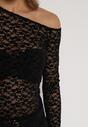 Czarna Koronkowa Bluzka z Długim Rękawem i Asymetrycznym Dekoltem Liwedara