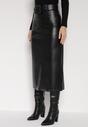 Czarna Spódnica Ołówkowa z Imitacji Skóry z Paskiem z Dużą Klamrą Rewedia