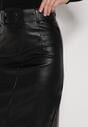 Czarna Spódnica Ołówkowa z Imitacji Skóry z Paskiem z Dużą Klamrą Rewedia