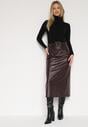 Bordowa Spódnica Ołówkowa z Imitacji Skóry z Paskiem z Dużą Klamrą Rewedia