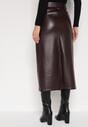 Bordowa Spódnica Ołówkowa z Imitacji Skóry z Paskiem z Dużą Klamrą Rewedia