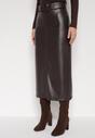 Brązowa Spódnica Ołówkowa z Imitacji Skóry z Paskiem z Dużą Klamrą Rewedia
