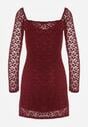 Bordowa Koronkowa Sukienka o Dopasowanym Kroju z Kwadratowym Dekoltem Tiwedesa