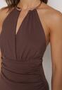 Brązowa Sukienka Koktajlowa z Dekoltem Halter i Odkrytymi Plecami Sewrina