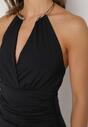 Czarna Sukienka Koktajlowa z Dekoltem Halter i Odkrytymi Plecami Sewrina