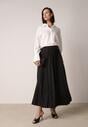 Czarna Wiskozowa Spódnica o Rozkloszowanym Kroju z Paskiem z Klamrą Lawedisa