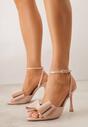 Beżowe Sandały Lakierowane Ozdobione Kokardkami Varona