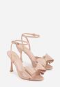 Beżowe Sandały Lakierowane Ozdobione Kokardkami Varona