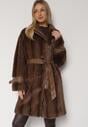 Brązowy Futrzany Płaszcz z Wiązanym Paskiem i Ozdobnymi Sprzączkami Felryna