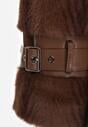 Brązowy Futrzany Płaszcz z Wiązanym Paskiem i Ozdobnymi Sprzączkami Felryna