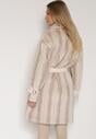 Jasnobeżowy Futrzany Płaszcz z Wiązanym Paskiem i Ozdobnymi Sprzączkami Felryna