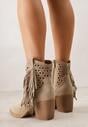 Ciemnobeżowe Botki Kowbojki na Stożkowym Obcasie z Ażurowym Wzorem i Eathetina