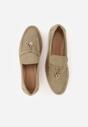 Jasnozielone Mokasyny z Imitacji Zamszu z Ozdobnym Przeszyciem i Zawieszką Veleyra