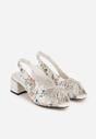 Białe Sandały na Obcasie ze Skórzaną Wkładką Ozdobione Pomponem Nelreris