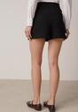 Czarne Spódnico-Szorty z Wysokim Stanem Zdobione Rozcięciem Crethoesa