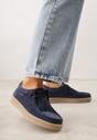 Granatowe Zamszowe Półbuty ze Skórzaną Wkładką i Ozdobnymi Przeszyciami Olenos