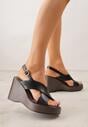 Czarne Sandały na Koturnie i Platformie Ozdobione Dwoma Paskami Daphnone