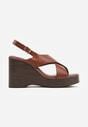 Jasnobrązowe Sandały na Koturnie i Platformie Ozdobione Dwoma Paskami Daphnone