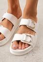 Białe Klapki Ozdobione Dwoma Klamrami Sthosaildy