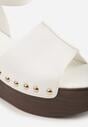Białe Sandały na Koturnie i Platformie Ozdobione Nitami Rhethe
