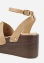 Ciemnobeżowe Sandały na Koturnie i Platformie Ozdobione Nitami Rhethe