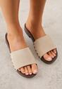 Beżowe Klapki Ozdobione Nitami Thronisei