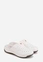 Białe Klapki na Koturnie z Perforacją Tłoczeniem i Metaliczną Aplikacją Eupheda