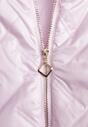 Różowa Kurtka Pikowana z Nieodpinanym Kapturem i Aplikacją na Rękawie Endora