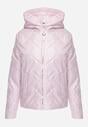 Różowa Kurtka Pikowana z Nieodpinanym Kapturem i Aplikacją na Rękawie Endora