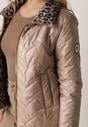 Ciemnobeżowa Dwustronna Kurtka Pikowana Ozdobiona Naszywką i Panterką Nemopis