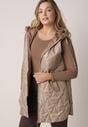 Brązowa Pikowana Kamizelka o Długim Kroju z Nieodpinanym Kapturem w Romby Dephice