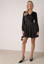 Czarna Satynowa Sukienka VICES z Bawełny o Kopertowym Kroju Glanita