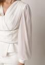 Biała Bluzka Kopertowa VICES z Dekoltem V Bufiastymi Rękawkami i Zaakcentowanymi Ramionami Tine